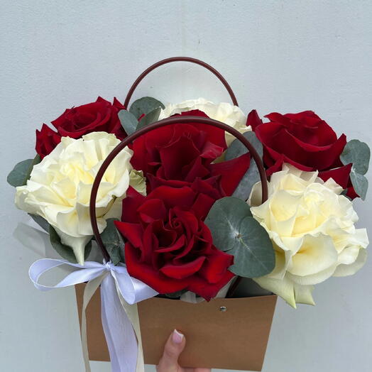Французские розы микс в стильной сумочке🌸