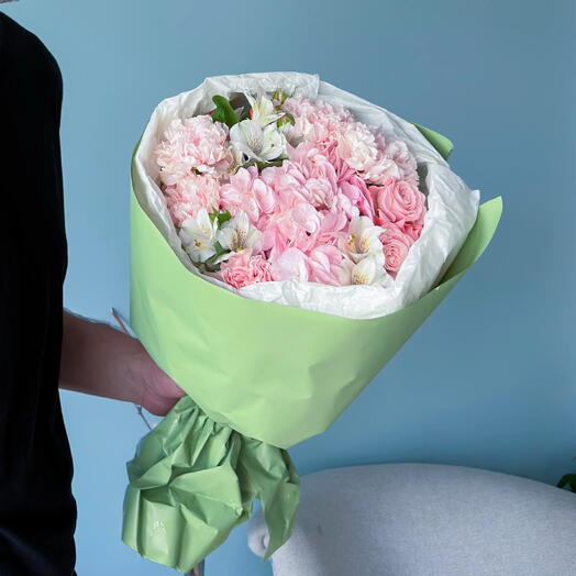 Букет из розовых гвоздик и альстромерии «Весенний поцелуй» 💕 41950
