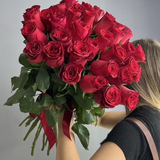 Монобукет изящный ♥️ с бордовой розой 🌹🌹🌹35 шт