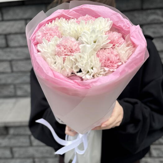 Букет розово-белый с хризантемой и диантусами 💕