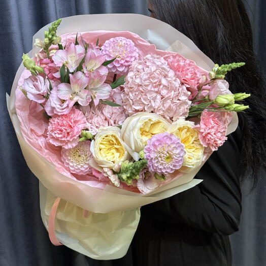 Нежный букет с георгинами🌸