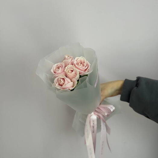 Букет из 5 нежно-розовых роз