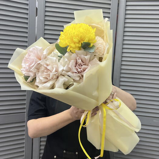 Ароматные розы с хризантемой💛