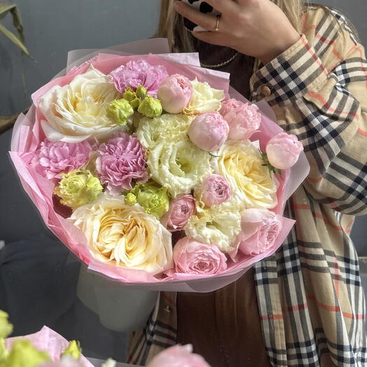 Букет «Клубника со сливками» полноводные розы и эустома 💗