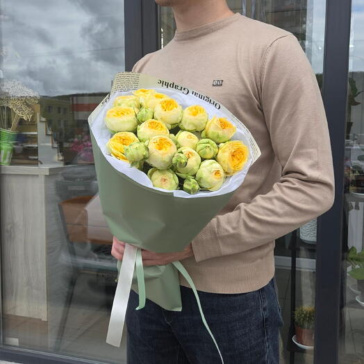 Букет из пионовидной кустовой розы Пиони баблс