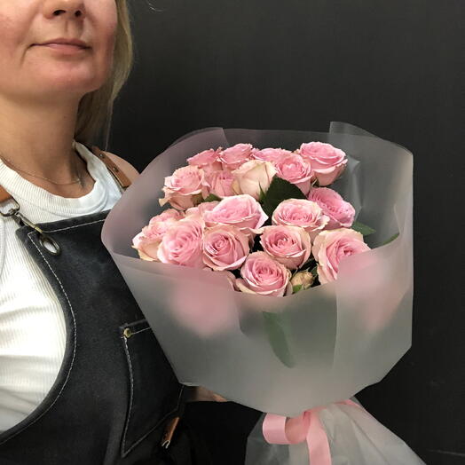 Букет из 5 кустовых розовых роз
