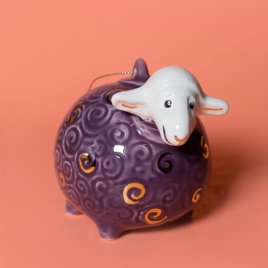 Новогодняя игрушка ручной работы Фиолетовая овечка с золотом