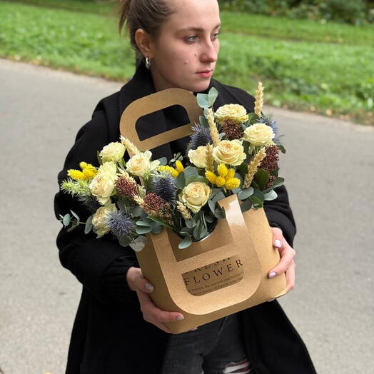 Букет из роз в сумочке