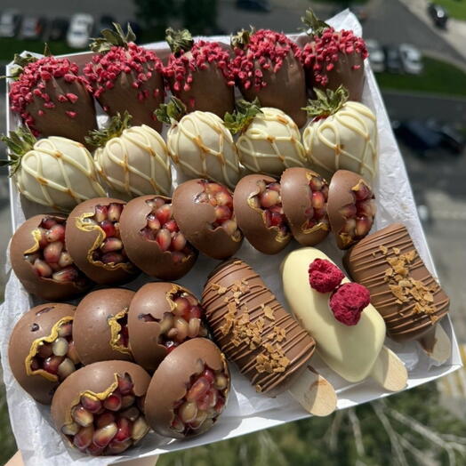 клубника в шоколаде, банан,гранат
