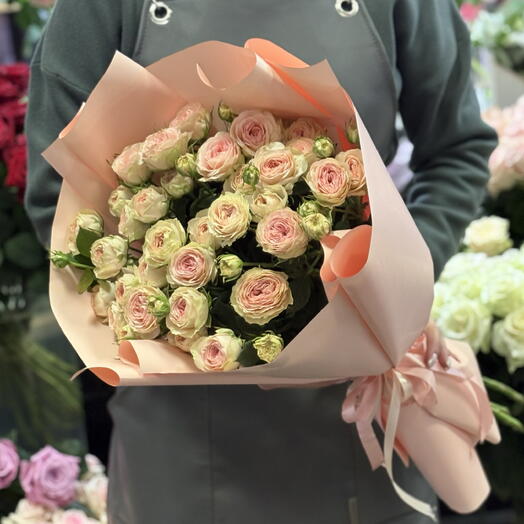 Букет из пионовидных кустовых роз «Romantica»