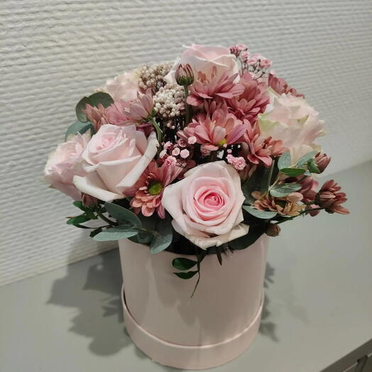 Композиция в шляпной коробке
