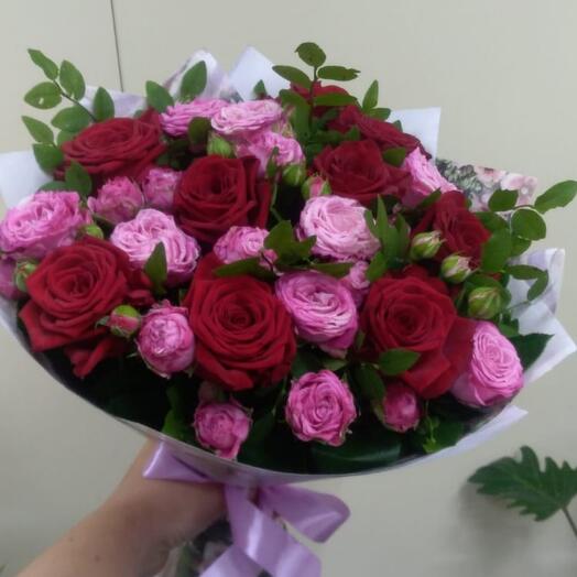 Ramo de rosas y peonías