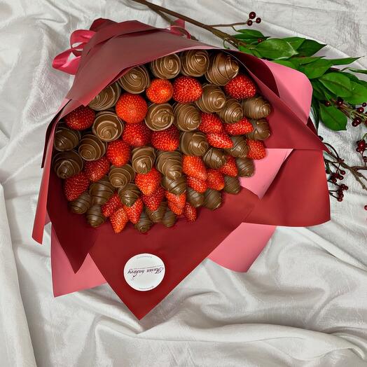 Bouquet of strawberries in chocolate Maria