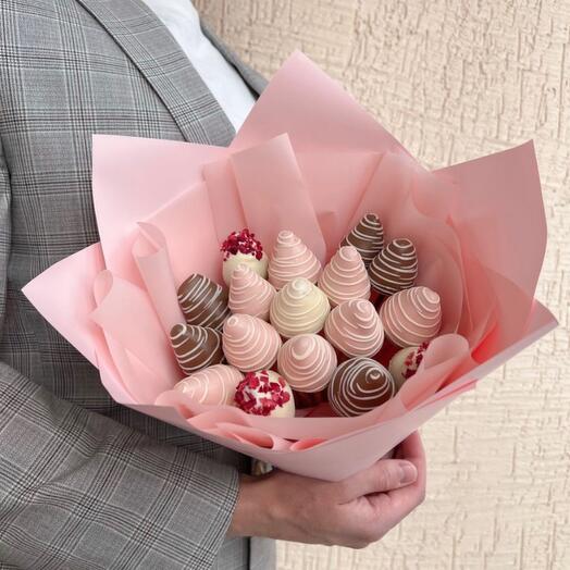 Strawberry bouquet "Tenderness"