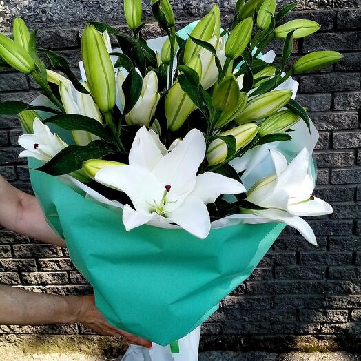 Bouquet of 7 white lilies