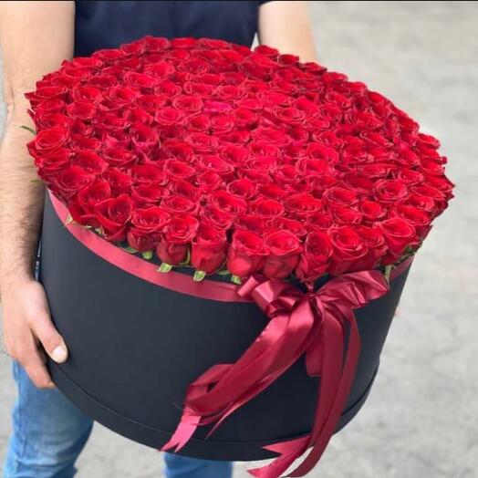 Розы в шляпной коробке