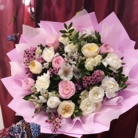 Нежный букет из кустовых роз