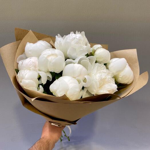 Bouquet of 11 white peonies