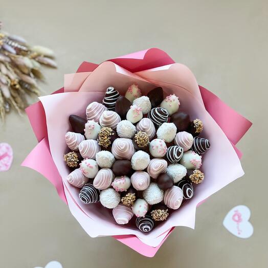 Strawberry bouquet "Miss Dior"