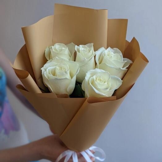 5 rosas en decoración