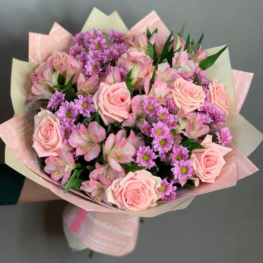Delicate bouquet round