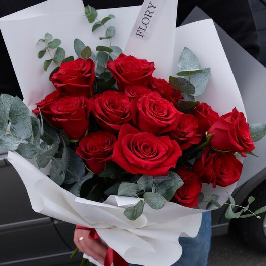 Bouquet of scarlet roses