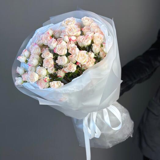 Bouquet of bush roses in a pack of 9