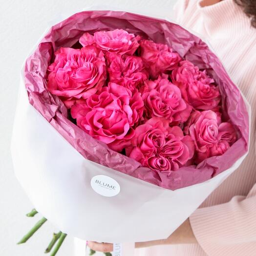 Monobookette de 9 elegantes rosas Ecuatorianas en forma de peonía