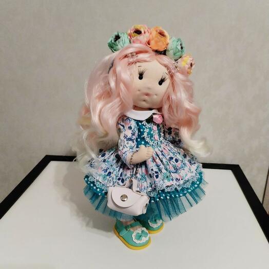 Кукла с веночком
