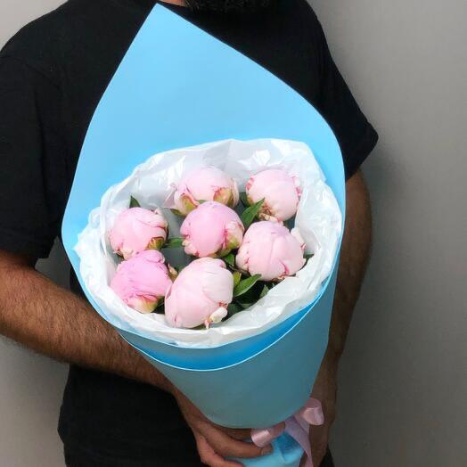 Ramo de peonías Rosadas en la decoración