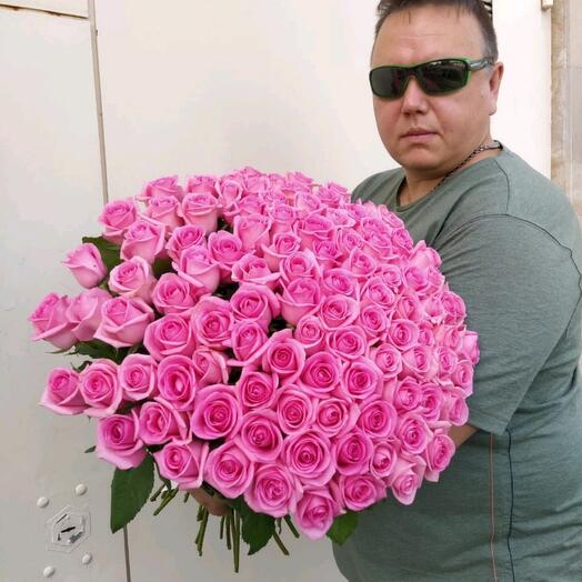 Розовые розы