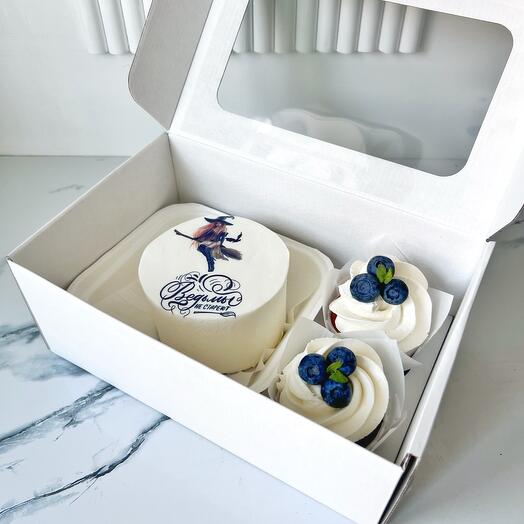 Gift set for a friend/sister bento cake and 2 cupcakes "witches don't age"