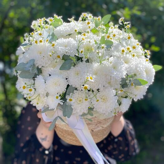 Композиция «Ромашковое поле» из хризантемы и матрикарии 💛