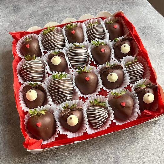 Клубника в молочном шоколаде в подарок
