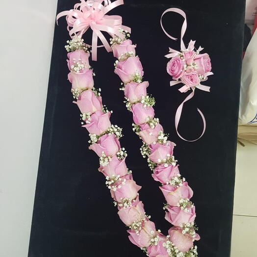 Pink Rose And Gypsophila Flower Necklace