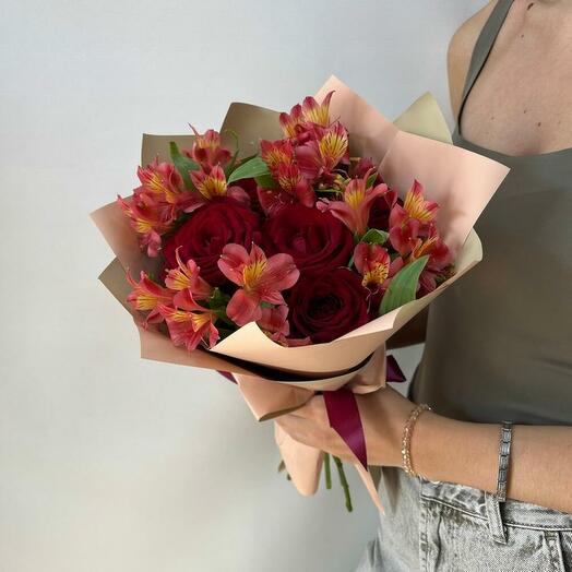 Rosas con alstroemeria