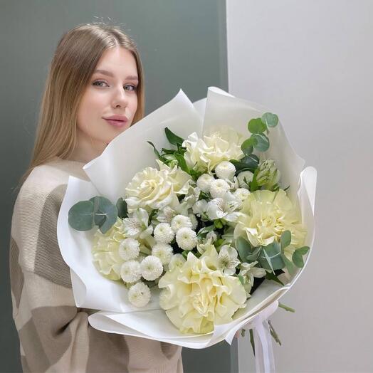 Авторский букет с французской розой и хризантемой