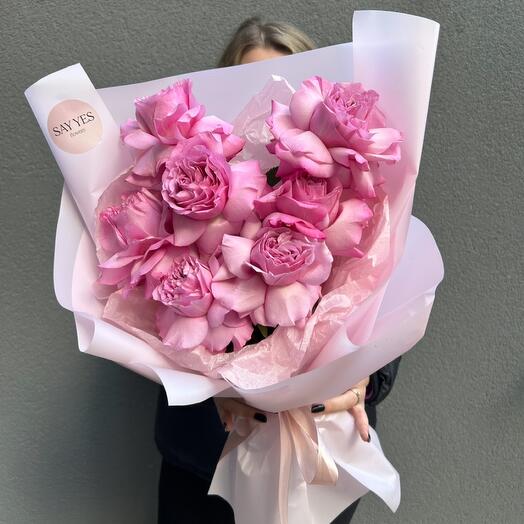 Ramo de rosas peonías