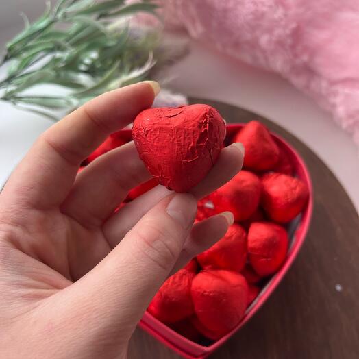 Шоколадная конфета сердечко (красная)