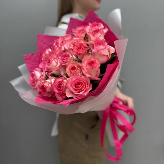A bright bouquet of 19 Jumilia roses