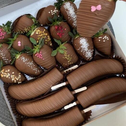 Клубника (15 шт) и бананы (5 шт) в шоколаде