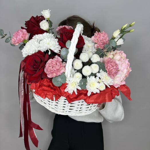 Корзина с элементами красного