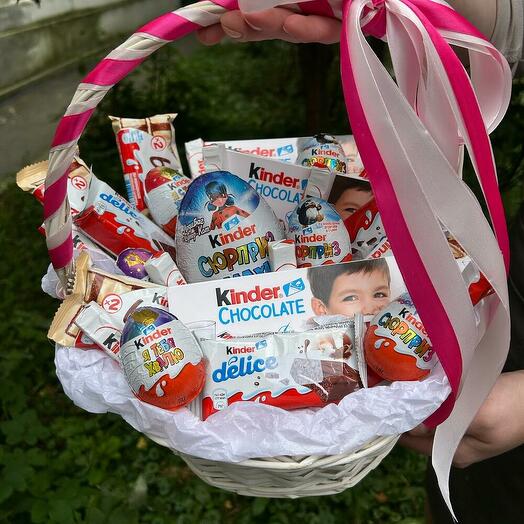 Корзина со сладостями Kinder