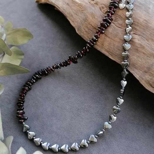Асимметричное колье из граната и гематина