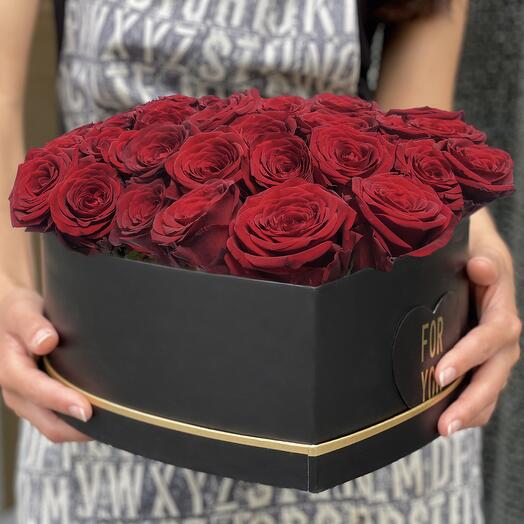 35 red roses in black
