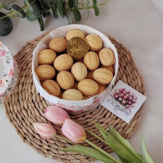 Орешки с варёной сгущенкой 30 шт в круглой коробке