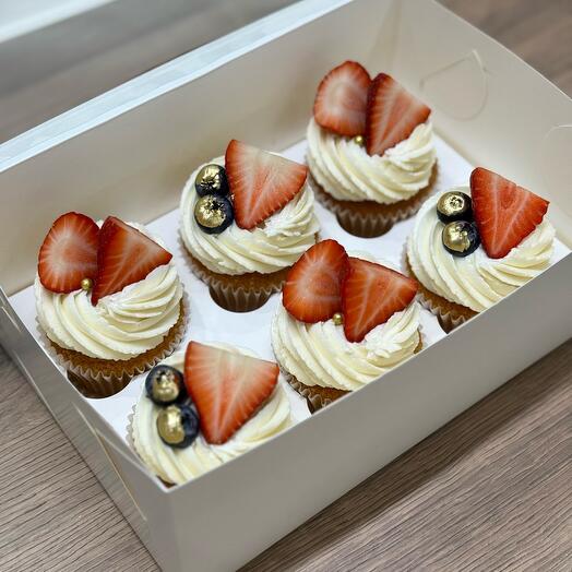 Капкейки 6шт с ягодами