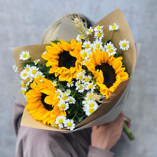 Букет из подсолнухов и кустовых ромашек 🌸. Летний букет для девушки 🤩♥️
