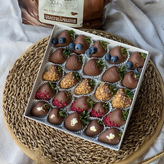 Клубника в шоколаде "Капучино"