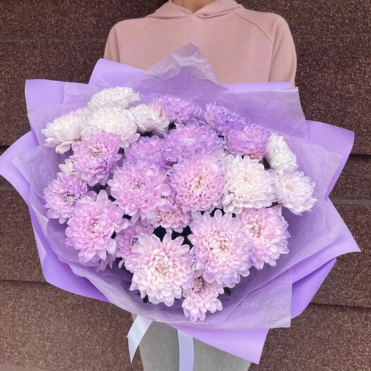 Монобукет из хризантем в сиреневых оттенках